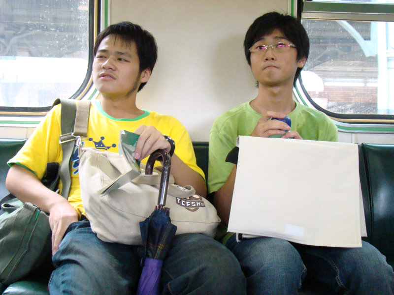 台灣鐵路旅遊攝影電車-區間車交談的旅客2007攝影照片182