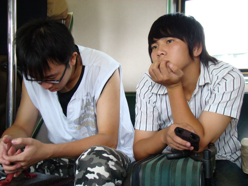台灣鐵路旅遊攝影電車-區間車交談的旅客2007攝影照片188
