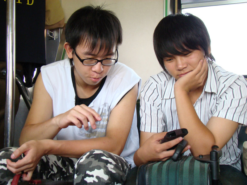 台灣鐵路旅遊攝影電車-區間車交談的旅客2007攝影照片194