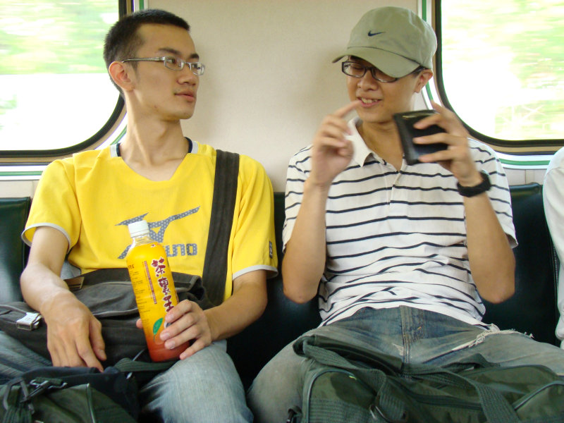 台灣鐵路旅遊攝影電車-區間車交談的旅客2007攝影照片206