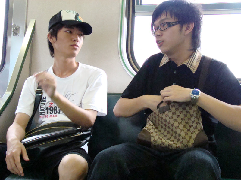 台灣鐵路旅遊攝影電車-區間車交談的旅客2007攝影照片214