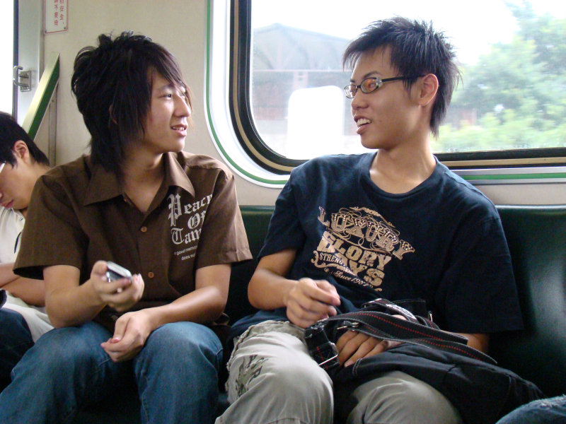 台灣鐵路旅遊攝影電車-區間車交談的旅客2007攝影照片217