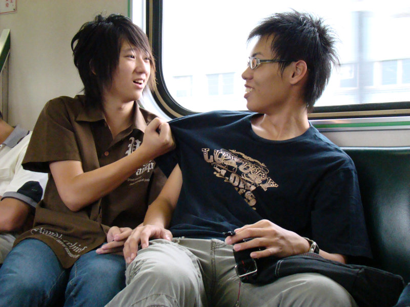 台灣鐵路旅遊攝影電車-區間車交談的旅客2007攝影照片219