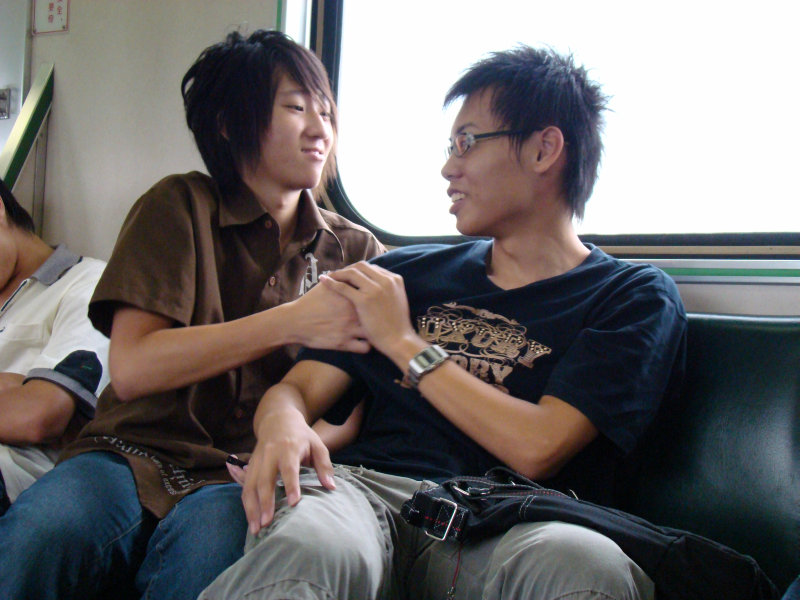 台灣鐵路旅遊攝影電車-區間車交談的旅客2007攝影照片220