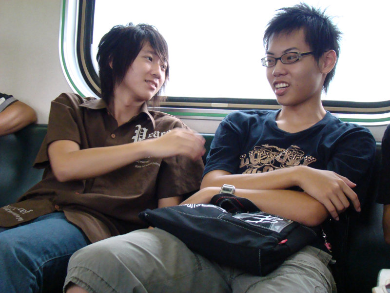 台灣鐵路旅遊攝影電車-區間車交談的旅客2007攝影照片221