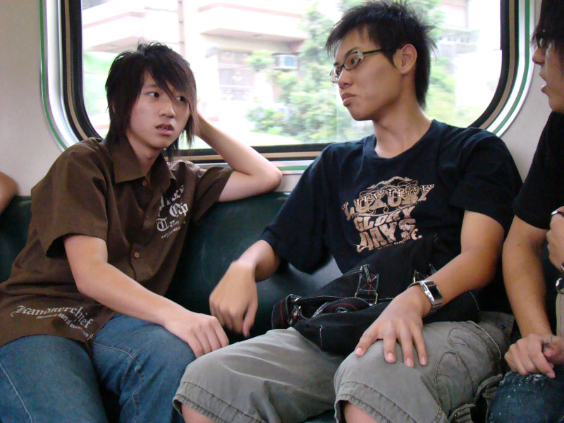台灣鐵路旅遊攝影電車-區間車交談的旅客2007攝影照片222