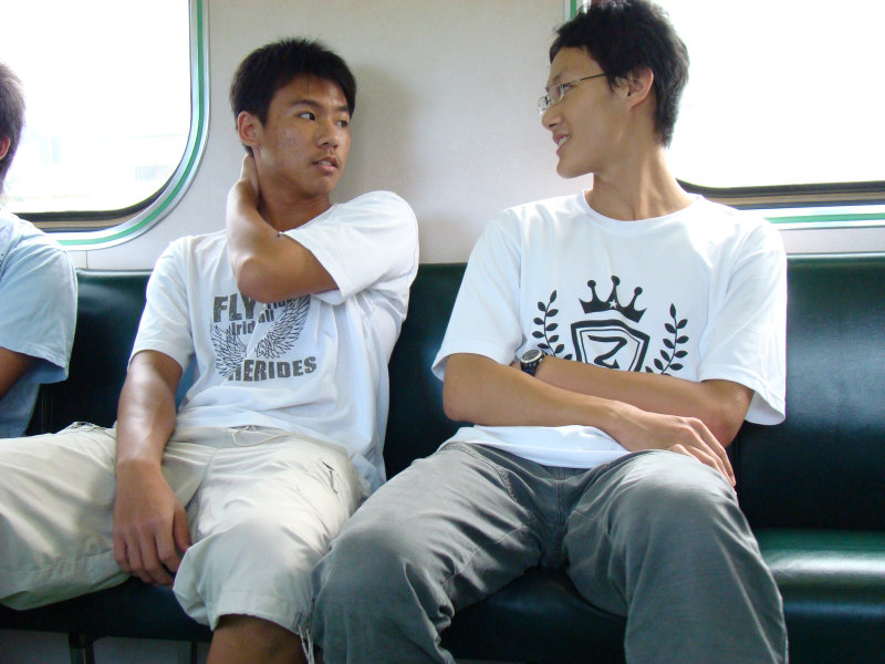 台灣鐵路旅遊攝影電車-區間車交談的旅客2007攝影照片227