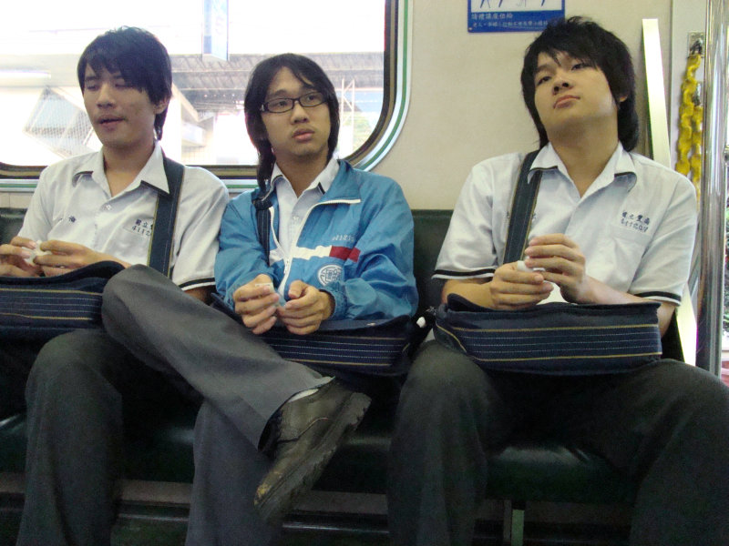 台灣鐵路旅遊攝影電車-區間車交談的旅客2007攝影照片245