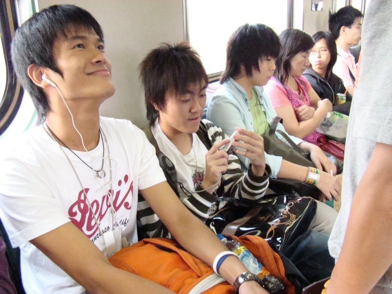 台灣鐵路旅遊攝影電車-區間車交談的旅客2007攝影照片248
