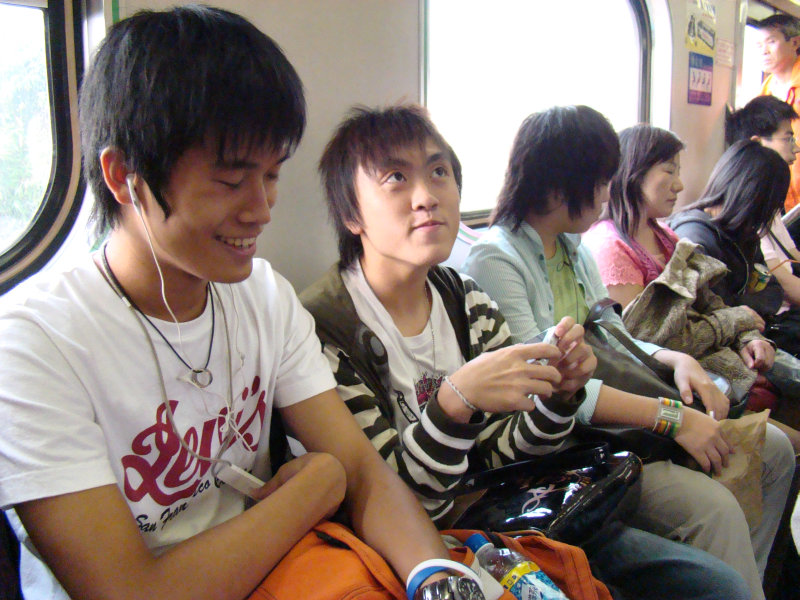 台灣鐵路旅遊攝影電車-區間車交談的旅客2007攝影照片249