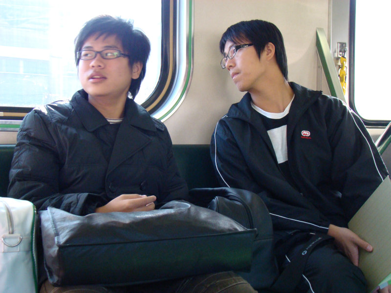 台灣鐵路旅遊攝影電車-區間車交談的旅客2007攝影照片262