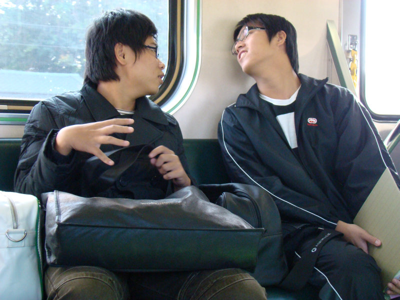 台灣鐵路旅遊攝影電車-區間車交談的旅客2007攝影照片263