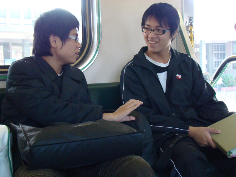 台灣鐵路旅遊攝影電車-區間車交談的旅客2007攝影照片264