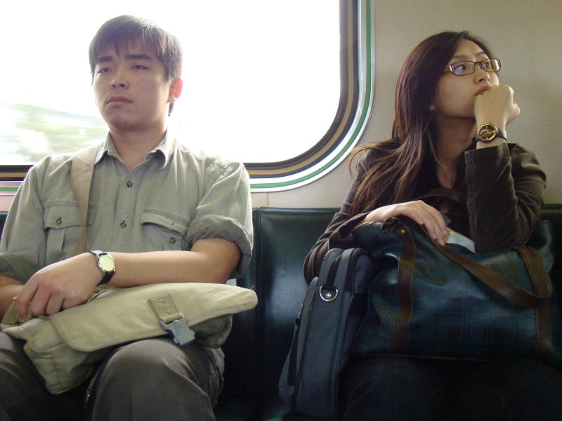 台灣鐵路旅遊攝影電車-區間車交談的旅客2007攝影照片268