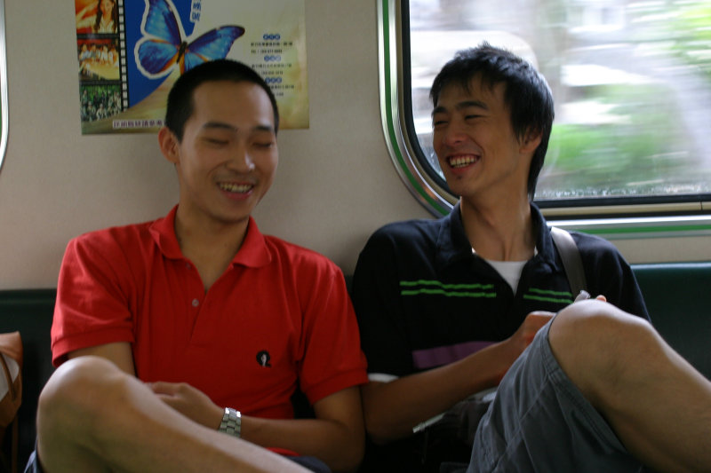台灣鐵路旅遊攝影電車-區間車交談的旅客2007攝影照片304