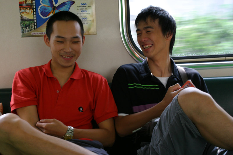 台灣鐵路旅遊攝影電車-區間車交談的旅客2007攝影照片305