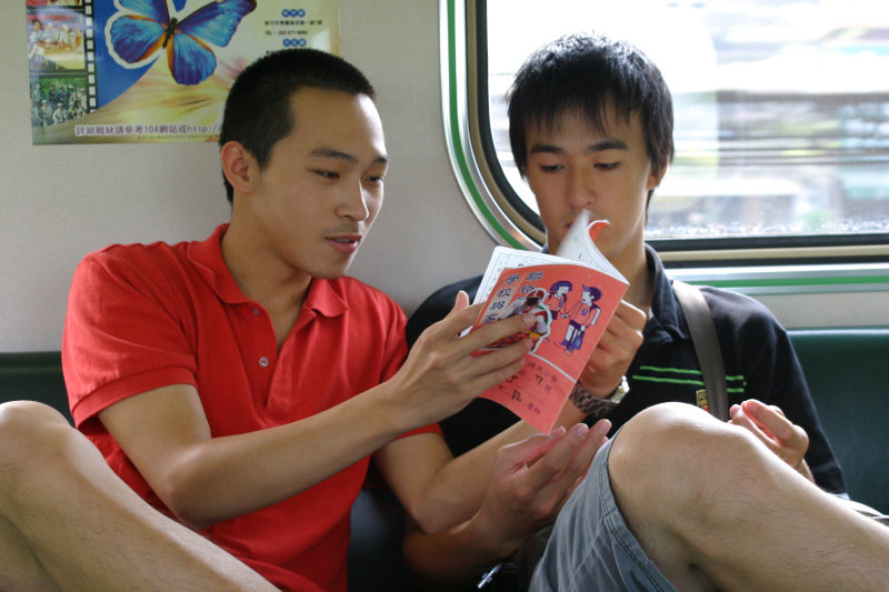 台灣鐵路旅遊攝影電車-區間車交談的旅客2007攝影照片308