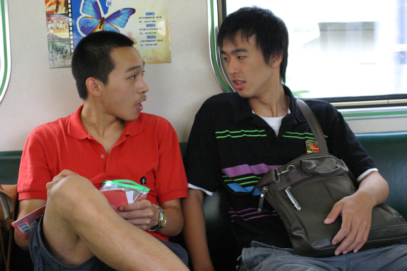 台灣鐵路旅遊攝影電車-區間車交談的旅客2007攝影照片311