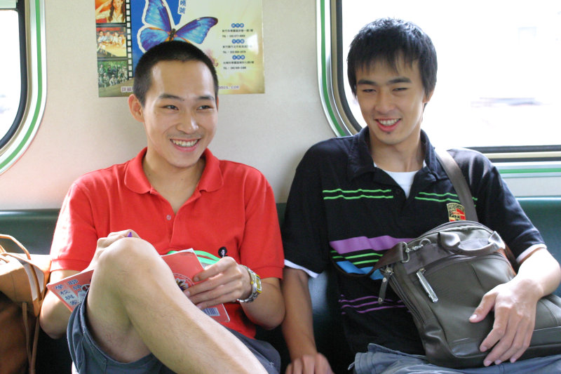 台灣鐵路旅遊攝影電車-區間車交談的旅客2007攝影照片312