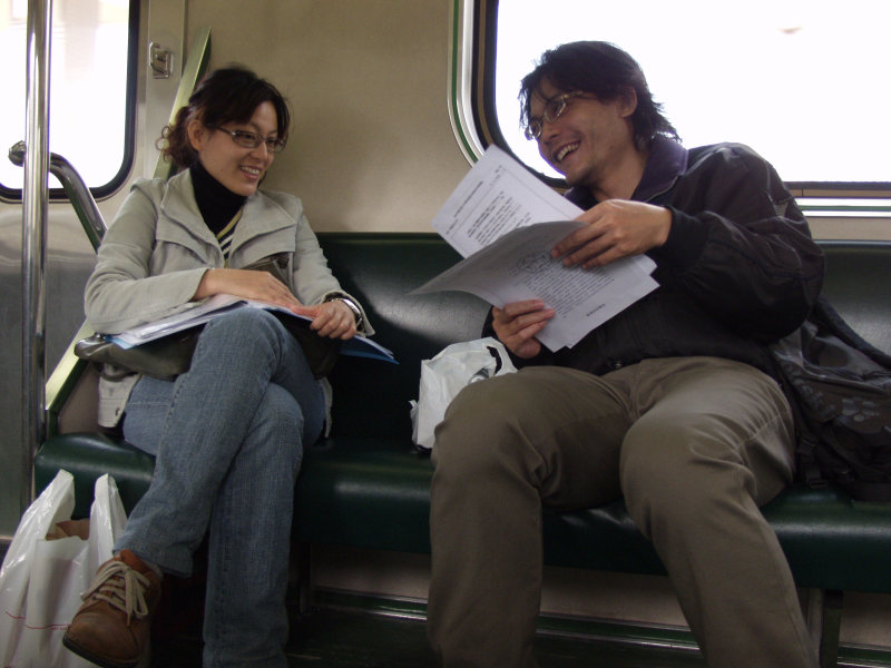 台灣鐵路旅遊攝影電車-區間車交談的旅客2007攝影照片316