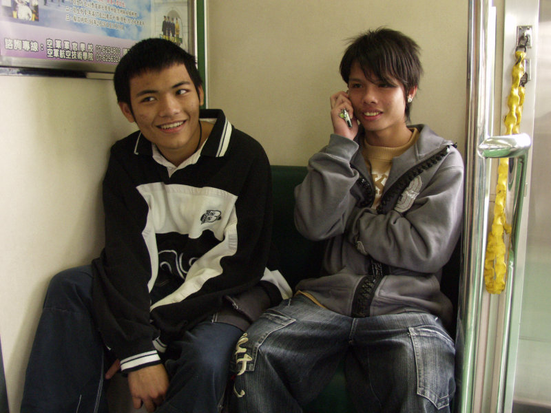 台灣鐵路旅遊攝影電車-區間車交談的旅客2007攝影照片320
