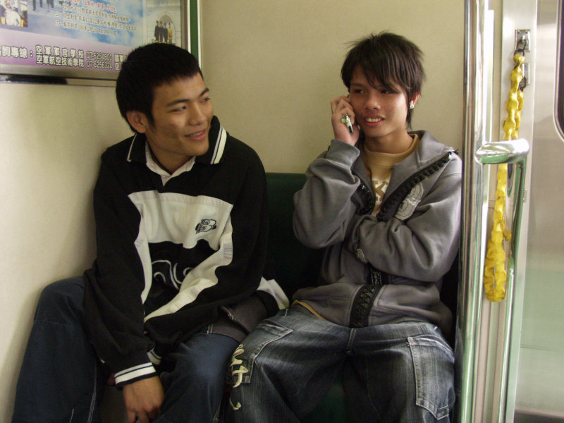 台灣鐵路旅遊攝影電車-區間車交談的旅客2007攝影照片322