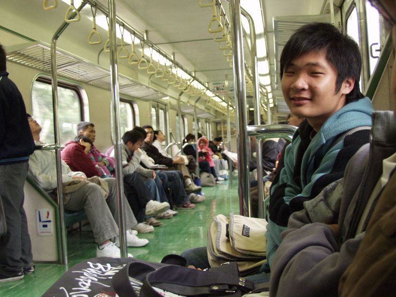 台灣鐵路旅遊攝影電車-區間車交談的旅客2007攝影照片326