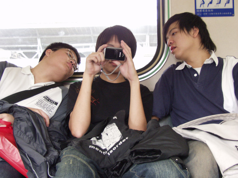 台灣鐵路旅遊攝影電車-區間車交談的旅客2007攝影照片332