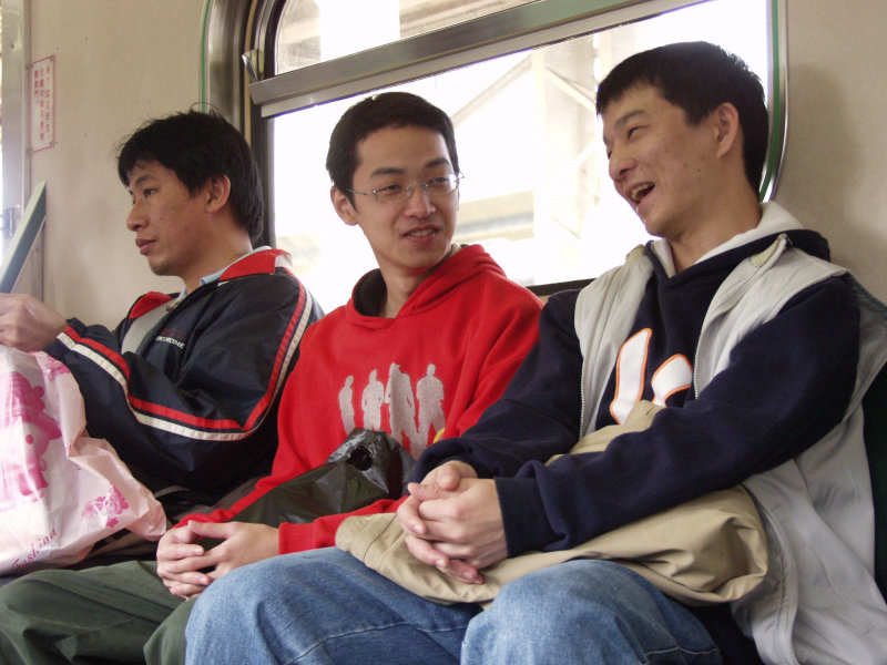 台灣鐵路旅遊攝影電車-區間車交談的旅客2007攝影照片335