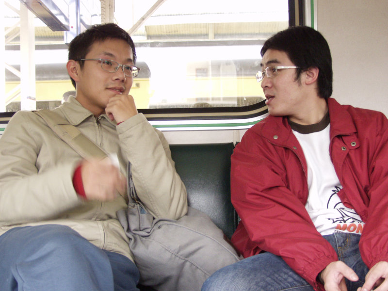 台灣鐵路旅遊攝影電車-區間車交談的旅客2007攝影照片336