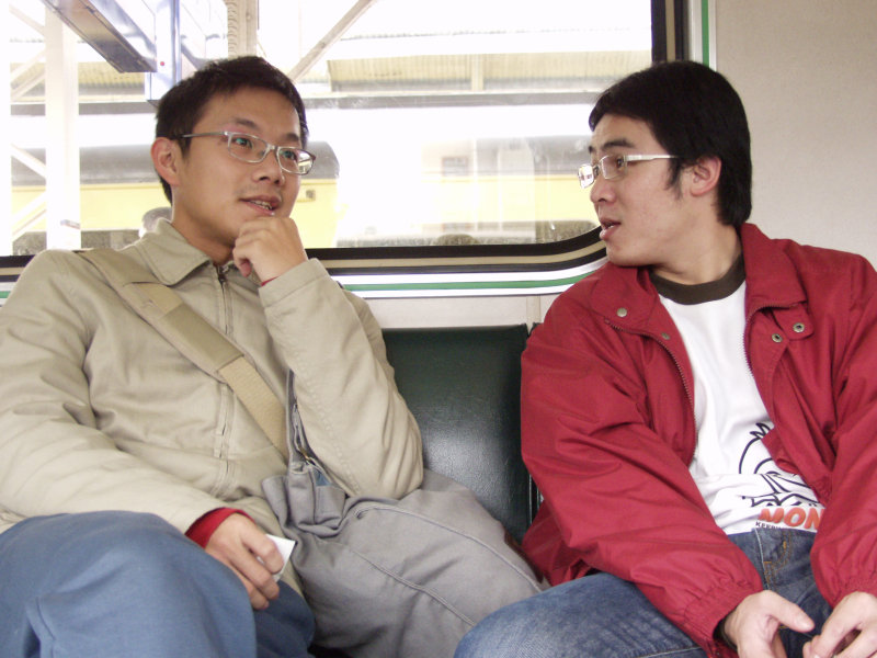 台灣鐵路旅遊攝影電車-區間車交談的旅客2007攝影照片337