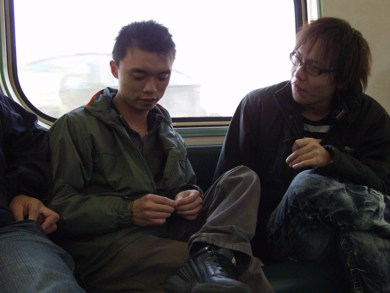 台灣鐵路旅遊攝影電車-區間車交談的旅客2007攝影照片342