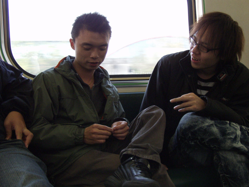 台灣鐵路旅遊攝影電車-區間車交談的旅客2007攝影照片343
