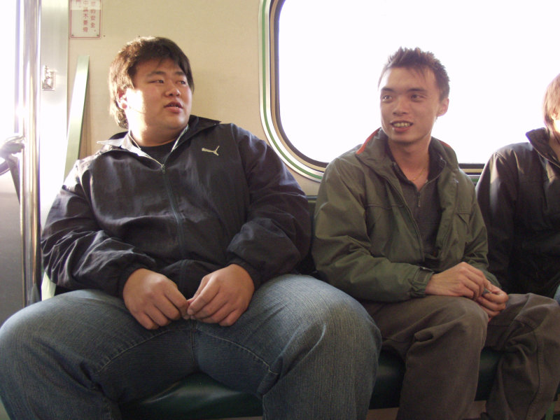 台灣鐵路旅遊攝影電車-區間車交談的旅客2007攝影照片345