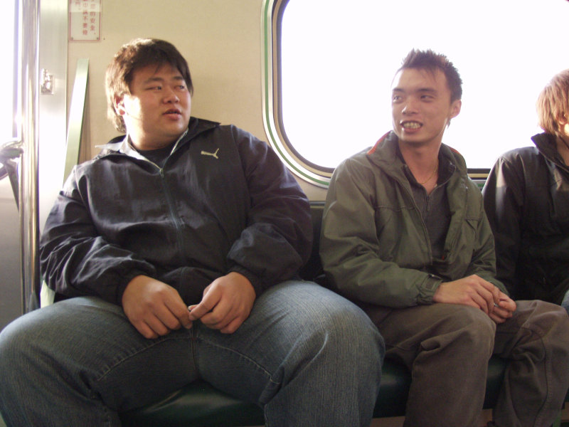 台灣鐵路旅遊攝影電車-區間車交談的旅客2007攝影照片347