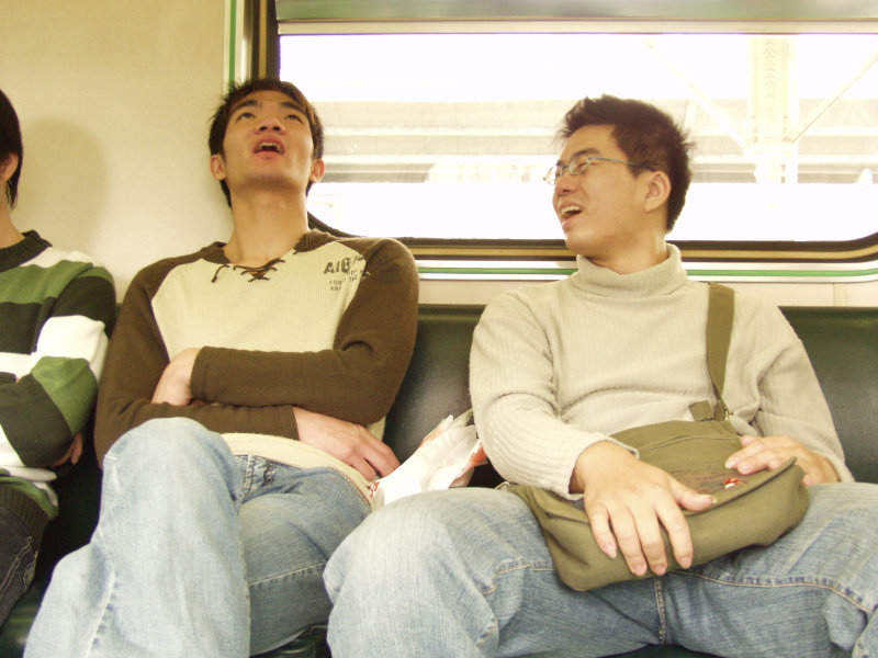 台灣鐵路旅遊攝影電車-區間車交談的旅客2007攝影照片350