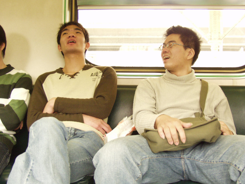 台灣鐵路旅遊攝影電車-區間車交談的旅客2007攝影照片351
