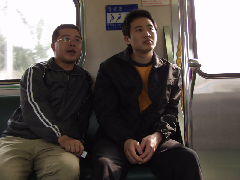 台灣鐵路旅遊攝影電車-區間車交談的旅客2007攝影照片363