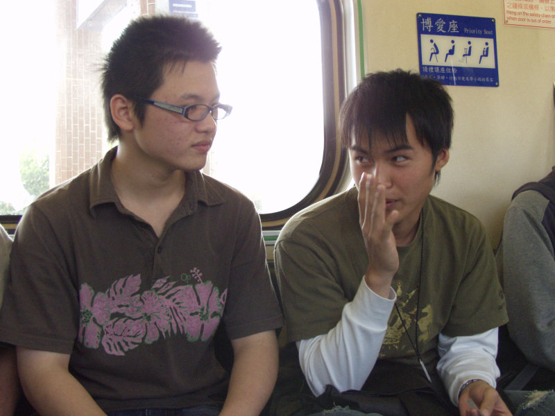 台灣鐵路旅遊攝影電車-區間車交談的旅客2007攝影照片364
