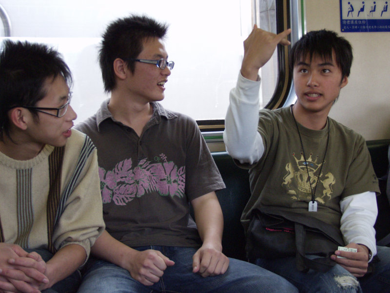 台灣鐵路旅遊攝影電車-區間車交談的旅客2007攝影照片366