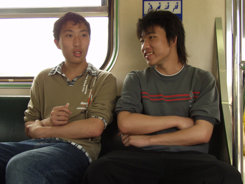 台灣鐵路旅遊攝影電車-區間車交談的旅客2007攝影照片372