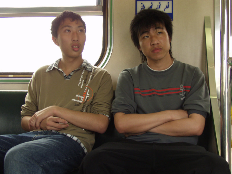 台灣鐵路旅遊攝影電車-區間車交談的旅客2007攝影照片373