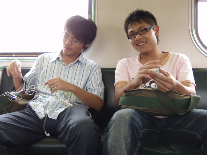 台灣鐵路旅遊攝影電車-區間車交談的旅客2007攝影照片380