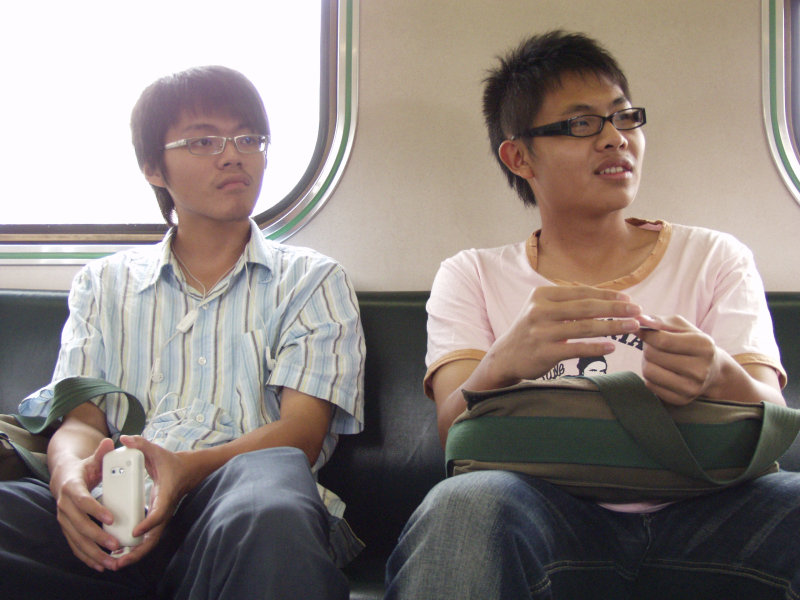 台灣鐵路旅遊攝影電車-區間車交談的旅客2007攝影照片382