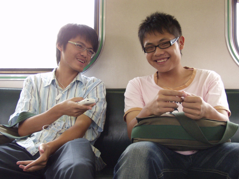台灣鐵路旅遊攝影電車-區間車交談的旅客2007攝影照片383
