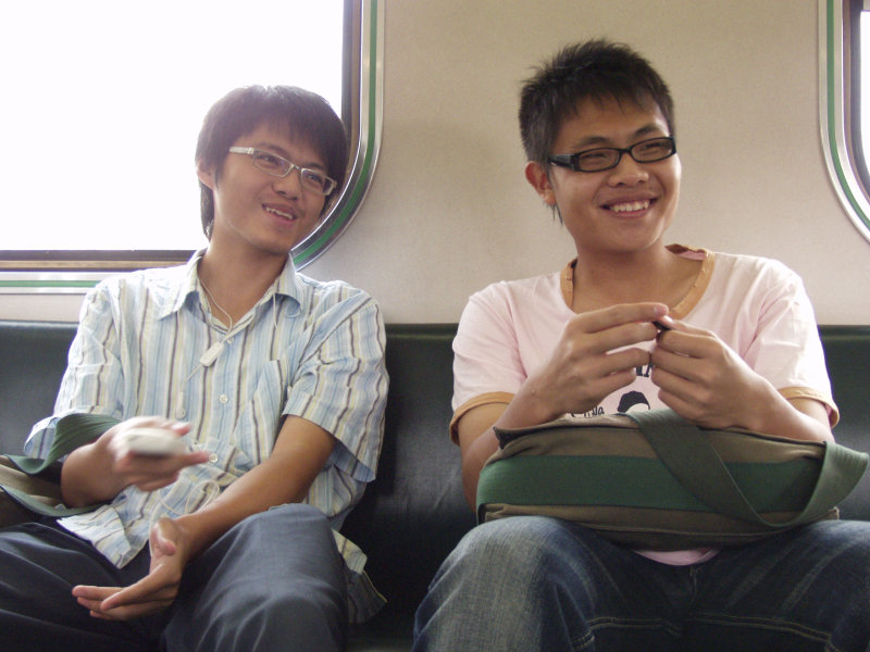 台灣鐵路旅遊攝影電車-區間車交談的旅客2007攝影照片384