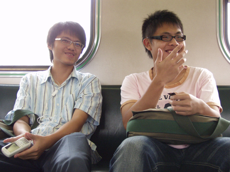 台灣鐵路旅遊攝影電車-區間車交談的旅客2007攝影照片385