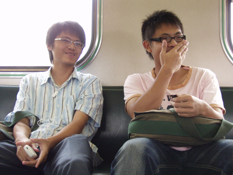 台灣鐵路旅遊攝影電車-區間車交談的旅客2007攝影照片386