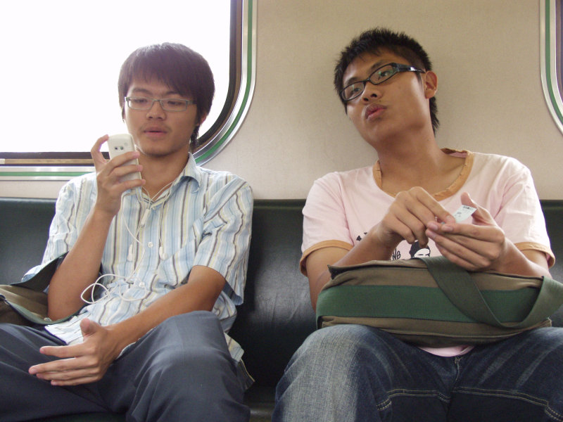 台灣鐵路旅遊攝影電車-區間車交談的旅客2007攝影照片387