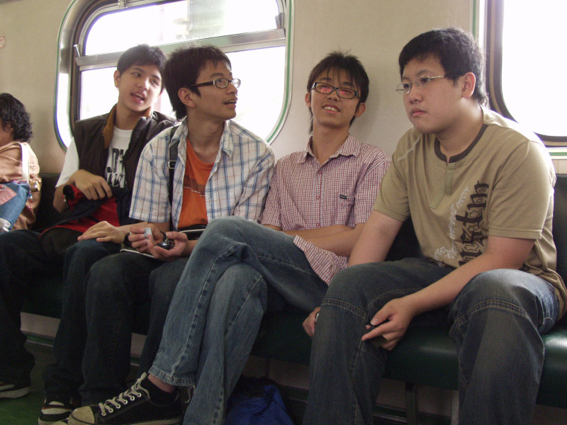 台灣鐵路旅遊攝影電車-區間車交談的旅客2007攝影照片395